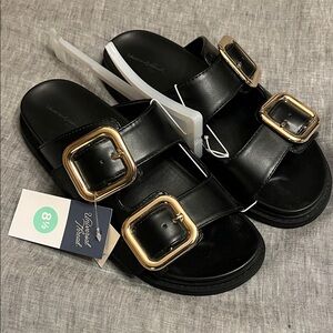 NWT Universal Thread Collin Black Sandals with Big Gold Buckles, size 8.5